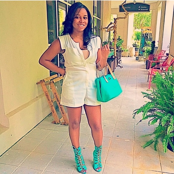 UO Cope Two Pocket Notch Romper - Picture 3 of 6